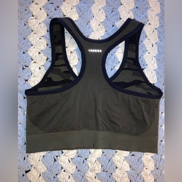 Leonisa Shapewear Camo set. *Different Sizes*
L Leggings and XL Sports Bra - Picture 7 of 11